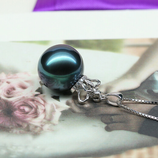 Jane 18K gold diamond crown Tahitian black pearl pendant, round seawater pearl necklace pendant, fashionable and light luxury, black and green flawless 12-13MM