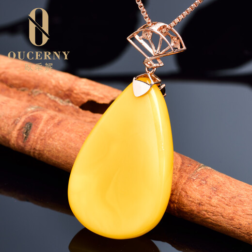 Ouchini natural unbaked beeswax pendant 18K gold inlaid with natural chicken fat yellow water drop amber necklace pendant for women (excluding chain) ready for delivery