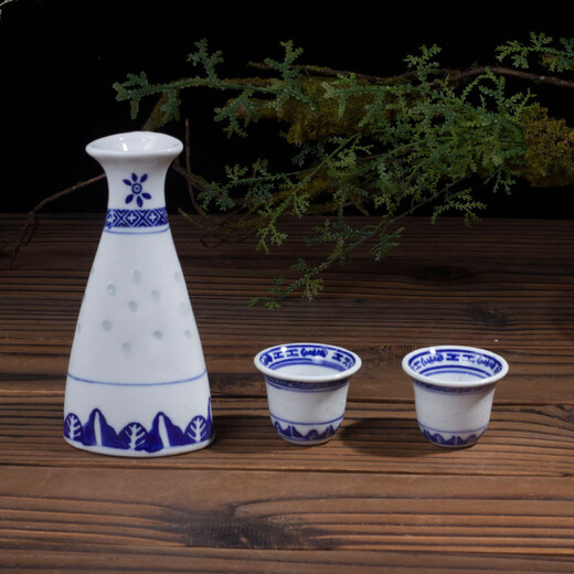 LICHEN blue and white porcelain jug and wine cup Jingdezhen exquisite old style porcelain underglaze colored wine set Old-fashioned blue and white exquisite one pot four cups one