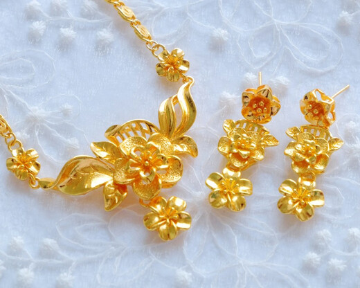 Qianbaolai Wedding Jewelry Three Gold Set Chinese Style Luxurious Exquisite Large Flower Necklace Earrings Imitation Gold Bridal Jewelry Set (Necklace + Earrings)