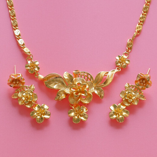 Qianbaolai Wedding Jewelry Three Gold Set Chinese Style Luxurious Exquisite Large Flower Necklace Earrings Imitation Gold Bridal Jewelry Set (Necklace + Earrings)