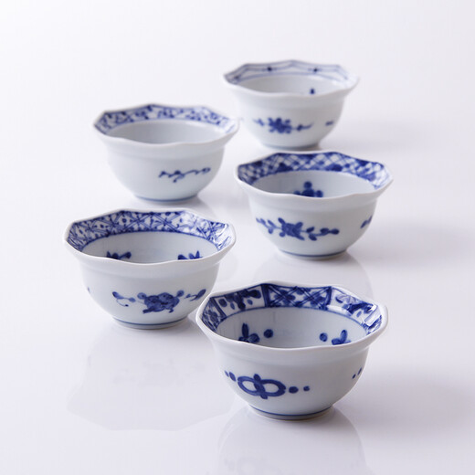 Light Peak imported from Japan, underglaze colored ceramic star anise small deep dish, Lan Lintang tableware blue and white appetizer small bowl, C style small flower AE232