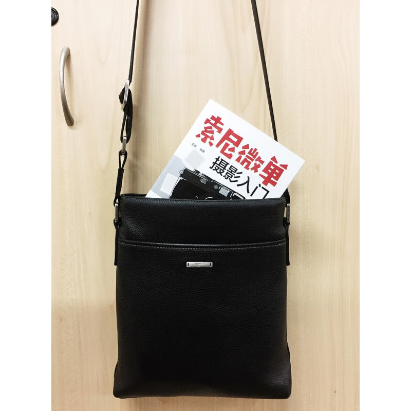 Introduction to Sony Mirrorless Photography This book focuses on explaining the function settings and usage of Sony mirrorless cameras. This book is suitable for photography enthusiasts who will or have already purchased Sony mirrorless cameras. Genuine