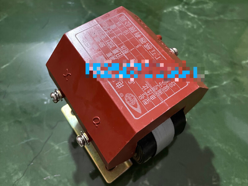 Shanghai Shengjiang voltage transformer JDZ1-1380/100V660/100V1140/100VJDG-0.6 JDZ1-1 690V/100V