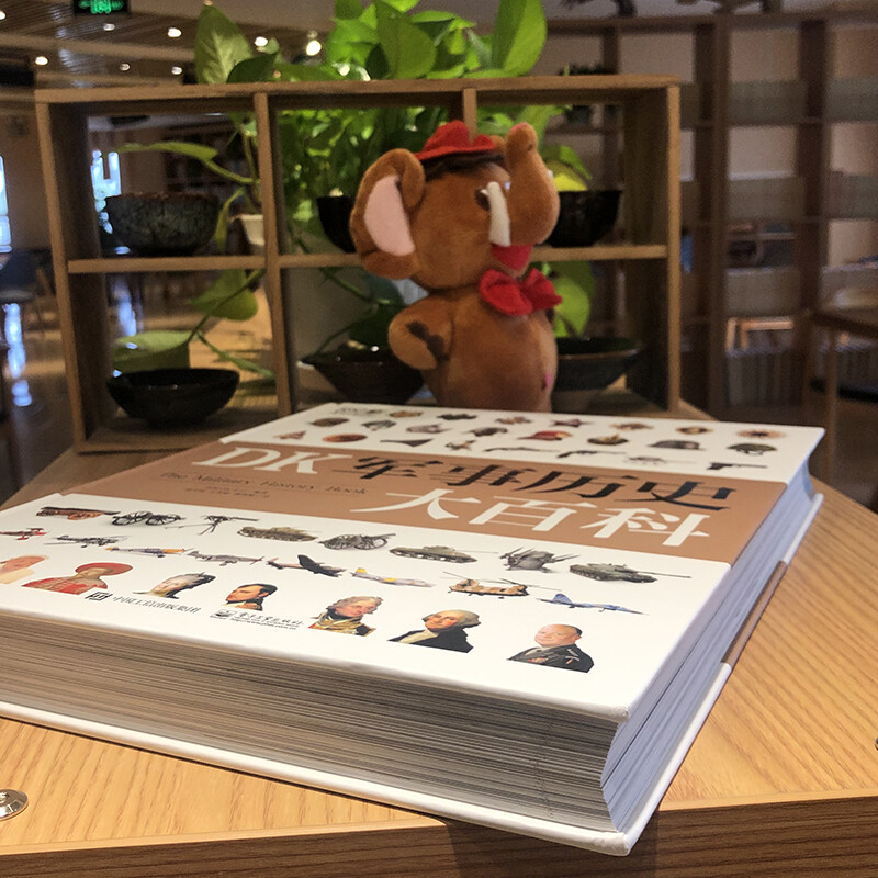 DK Military History Encyclopedia Little Mammoth Children's Book (Hardcover)