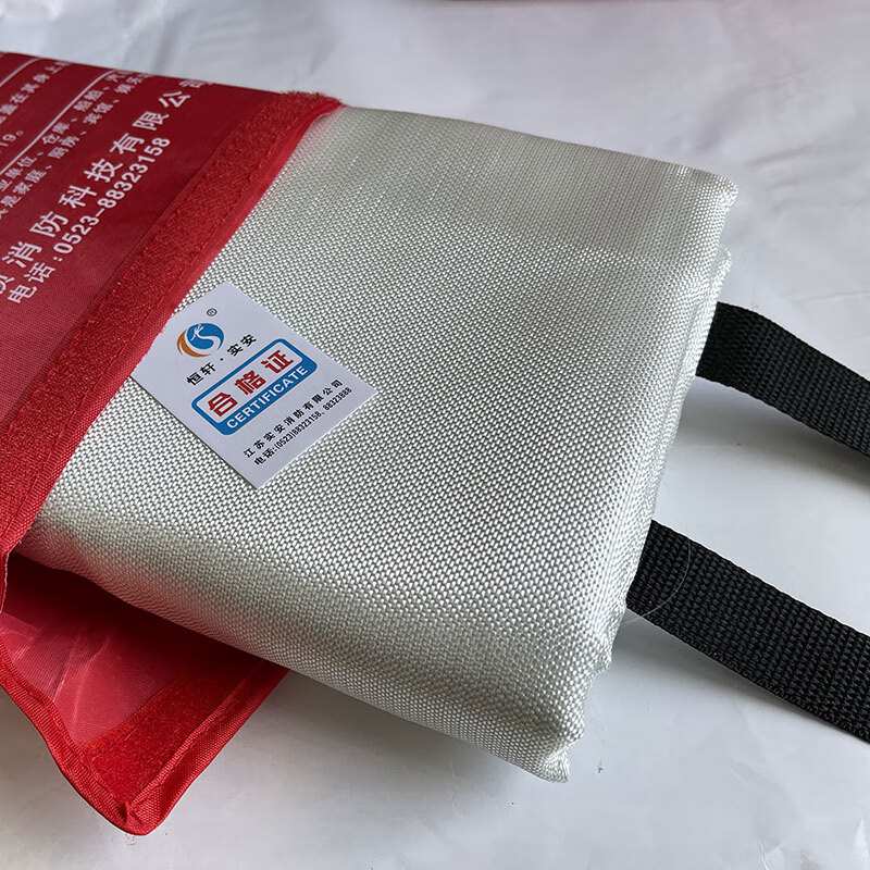 Fire extinguishing blanket fiberglass fire blanket fire certified catering kitchen household 2*2m national standard flame retardant cloth bagged 2m*2.m fire extinguishing blanket