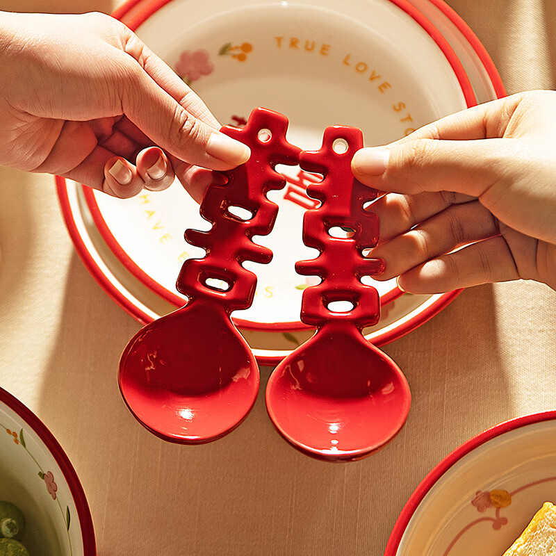 Modern housewife newlywed Valentine's Day gift for newlyweds Chinese red bowls, plates, chopsticks, wedding tableware set gift box, happy word gift box, food for 2 people, 10-piece set