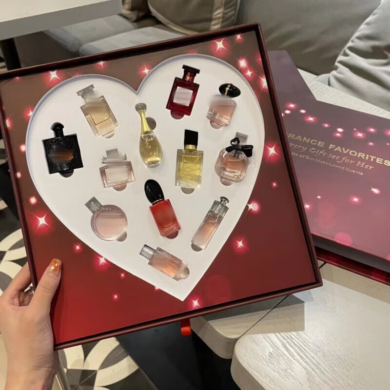 D&F Austrian Version Seven Samples of Lipstick, Perfume, Makeup Gift Box, Chinese Valentine's Day, Birthday Gift for Girlfriend, Best Friend, Love at First Sight 12-piece Set, Delivery Handbag