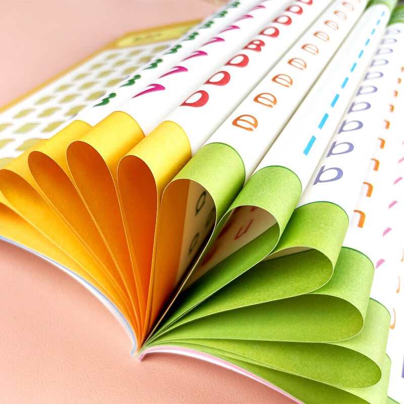 Find the difference game intermediate level. Concentration training book specially designed for children. Say goodbye to distractions and sloppiness. Improve children's observation, concentration and memory. Fun educational game book. Green printing with answers.