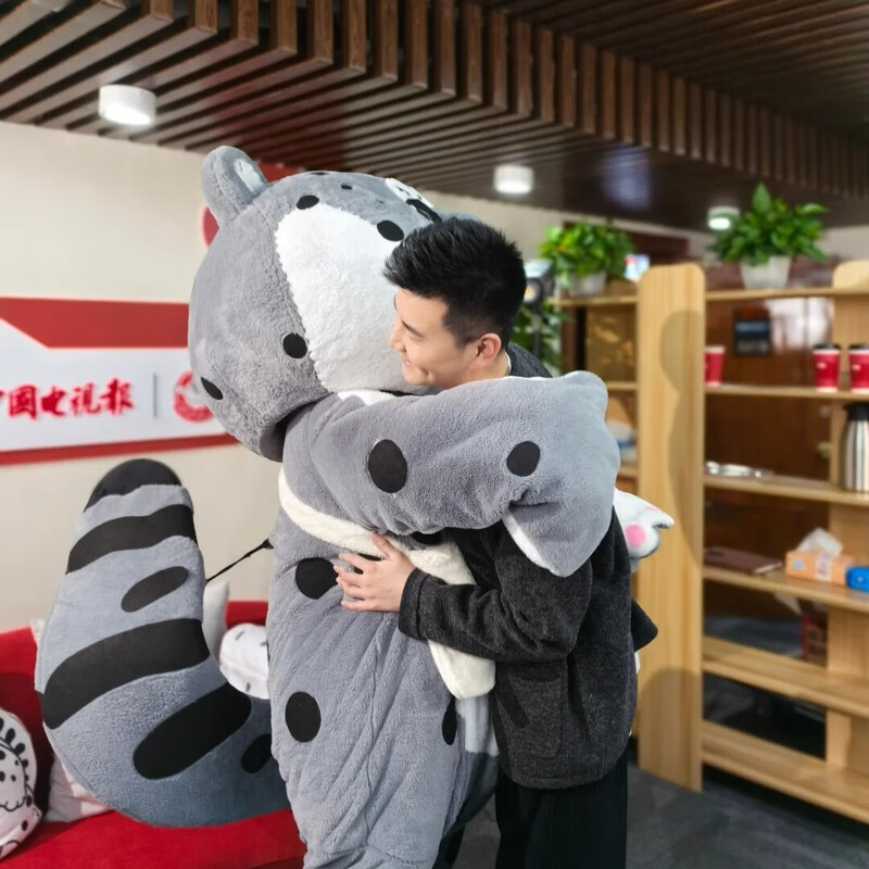 Signed version of Long Yang, the characters of the main station, when the stars of the times shine. Signed version of Yan Yuxin, the characters of the main station, when the stars of the times shine.