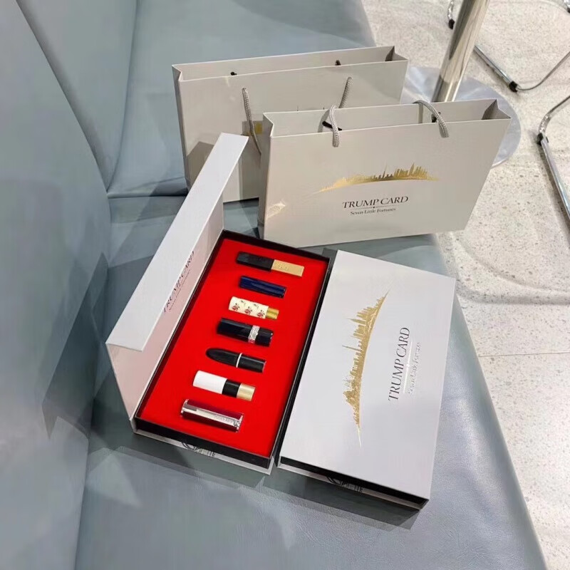 D&F Austrian Version Seven Samples of Lipstick, Perfume, Makeup Gift Box, Chinese Valentine's Day, Birthday Gift for Girlfriend, Best Friend, Love at First Sight 12-piece Set, Delivery Handbag