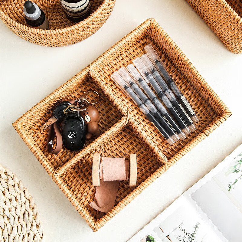 Coffee table desktop storage box inside and outside the house, rattan living room storage basket, remote control, key, miscellaneous box, small items, divided storage basket, natural rattan, rectangular three-compartment