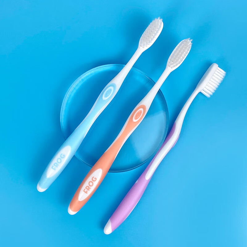 FROG adult soft-bristle toothbrushes, 3 pieces, soft and soft bristles for deep cleaning of gums (random color)