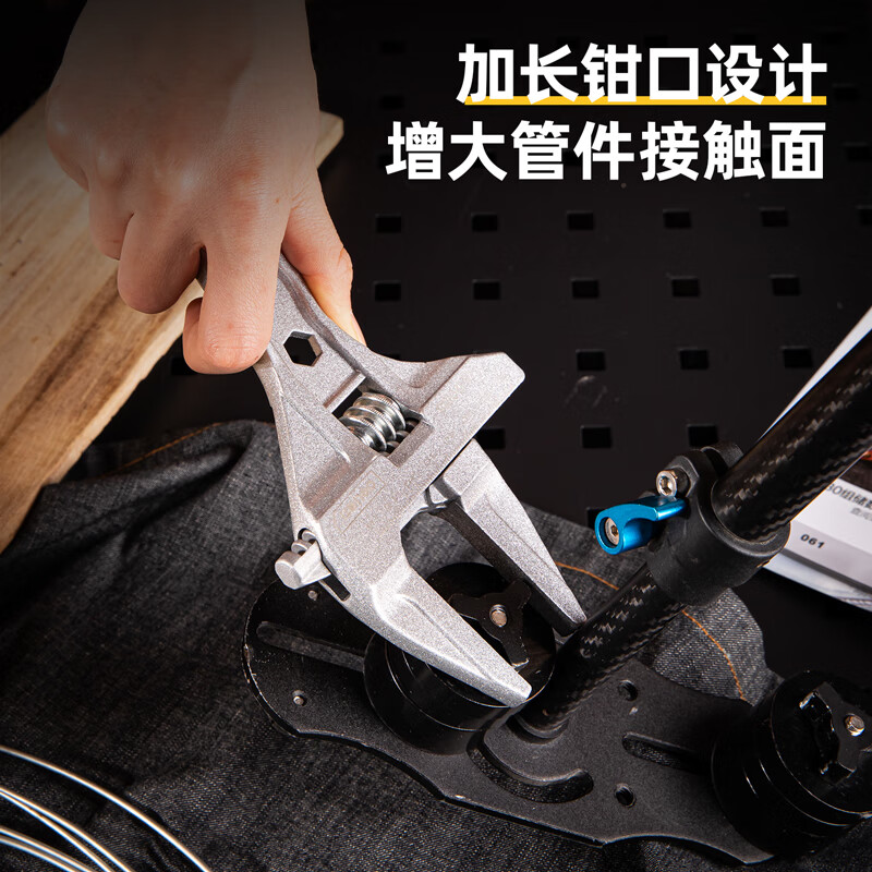 Deli bathroom adjustable wrench water pipe labor-saving wrench large opening adjustable wrench short handle adjustable wrench household multi-function