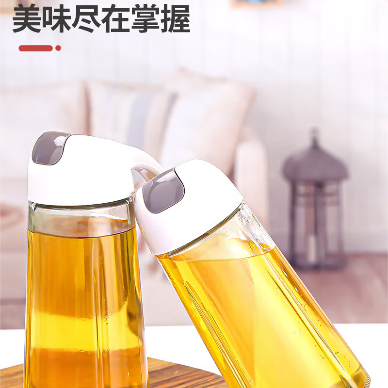 Household oil bottle glass oil pot automatic opening and closing oil kitchen supplies style packaging shipped randomly automatic opening and closing oil pot 620ml