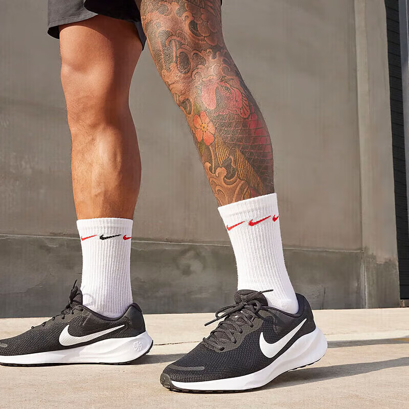 Nike NIKE Men's Running Shoes REVOLUTION 7 Sports Shoes FB2207-001 Black and White 42.5