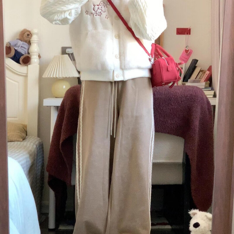 Good sweet star little short quilted rabbit fur short coat for women autumn and winter new top velvet thickened splicing sweater off-white L 110-125 pounds