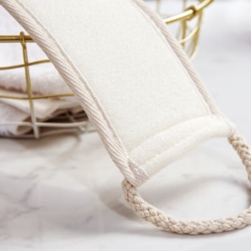 Qian Juhui's natural loofah pulp long bath towel pulls the back without asking anyone to relieve the itch. Loofah bath rub back strip. Off-white loofah pull back strip.