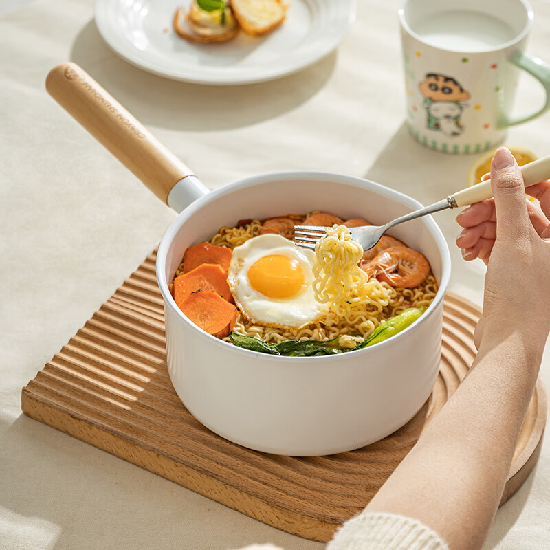 Modern housewife Crayon Shin-chan co-branded milk pot non-stick pot baby special baby food pot cooking instant noodles pot soup pot frying pan Xiaobai