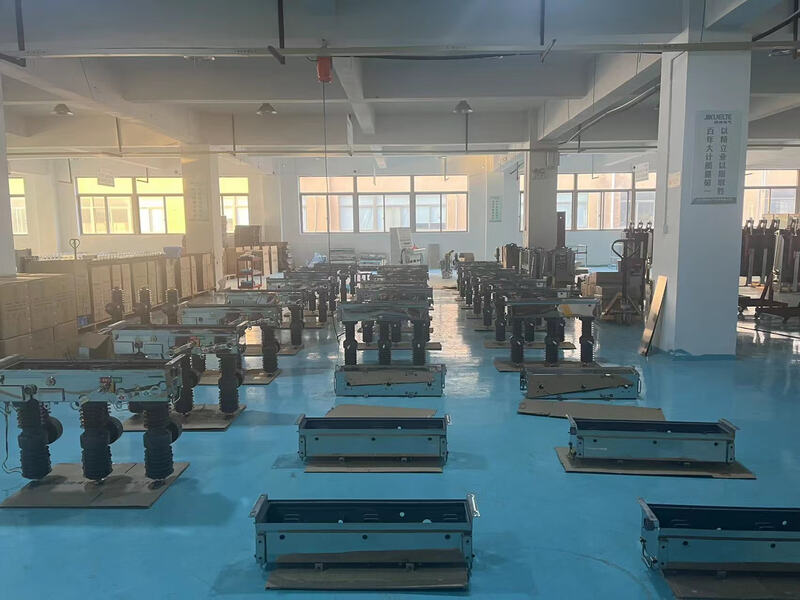 Jinghuilai ZW32 primary and secondary fusion column vacuum circuit breaker 10kv high voltage state grid intelligent three remote 630A 1P