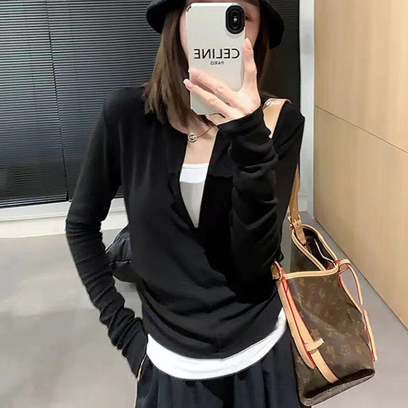 Jian Qingyi V-neck fake two-piece black bottoming shirt for women in autumn and winter, which can be worn outside with a foreign style and high-end long-sleeved T-shirt slim fit top. Fake two-piece V-neck half-zip bottoming shirt, black and white, L. Recommended under 115 catties.