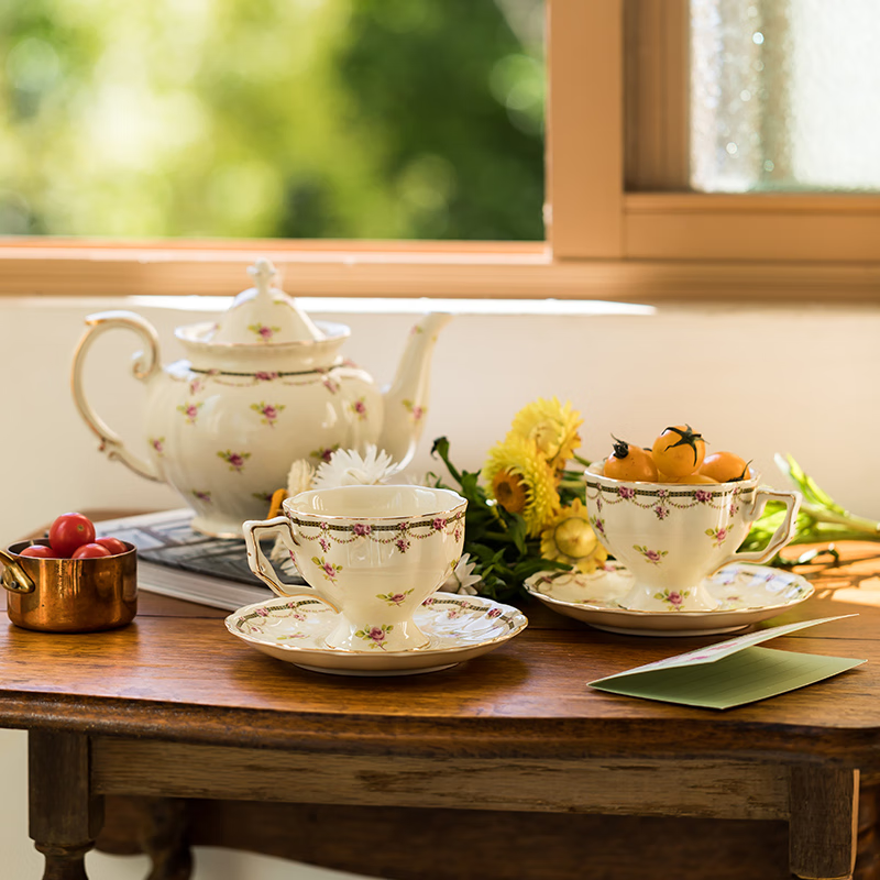 Lucky Key Garland Rose Ceramic Coffee Cup and Saucer Set High-end Afternoon Tea Set Cup Gift Box Housewarming and Wedding Gift Garland Rose-1 Pot 2 Cups and Saucers-Romantic Pink Gift Box