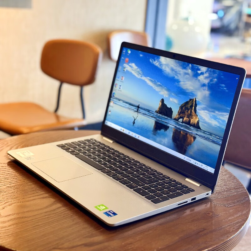 Dell (DELL) Inspiron 14/15.6-inch thin and light portable office learning drawing design game independent display I5/I7 second-hand notebook computer Thin and light i5-8250 quad-core 16G512G independent display 19 models 95% new