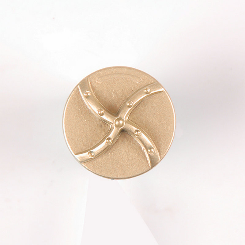 AD is only suitable for AD brand helmets. It is not suitable for other brands. Accessories Lens mounting accessories/sets