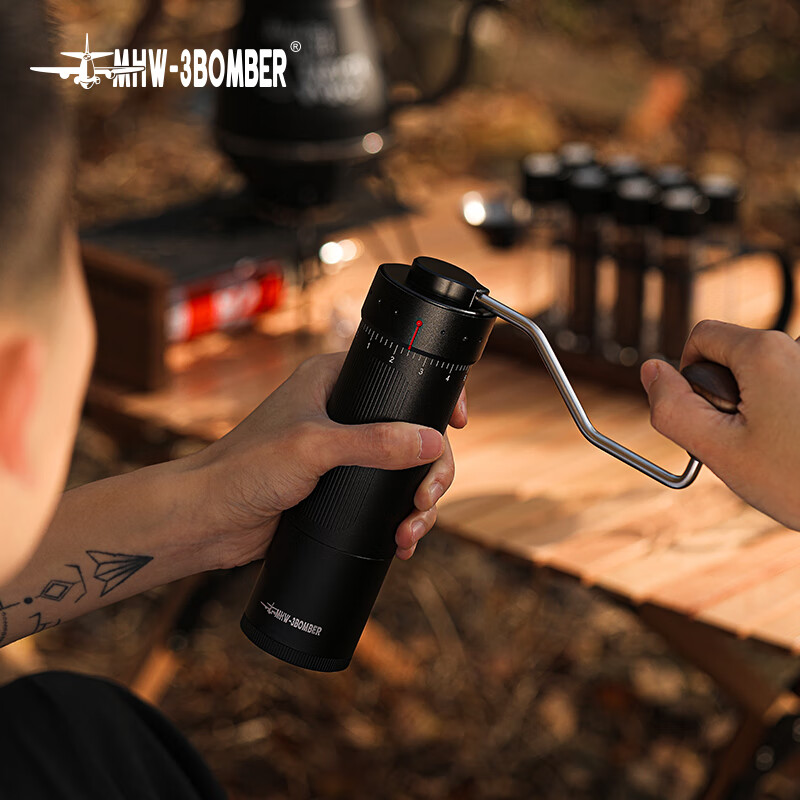 MHW-3BOMBER bomber hand grinder sharp blade R3 manual external coffee bean portable grinder coffee grinder grinds evenly sharp blade R3 grinder black