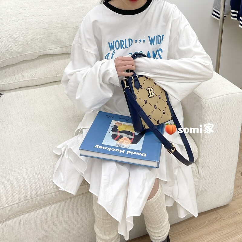 MLB men's and women's steel stamped retro presbyopia mobile phone bag crossbody bag mobile phone bag most classic black 7ACRMD35N