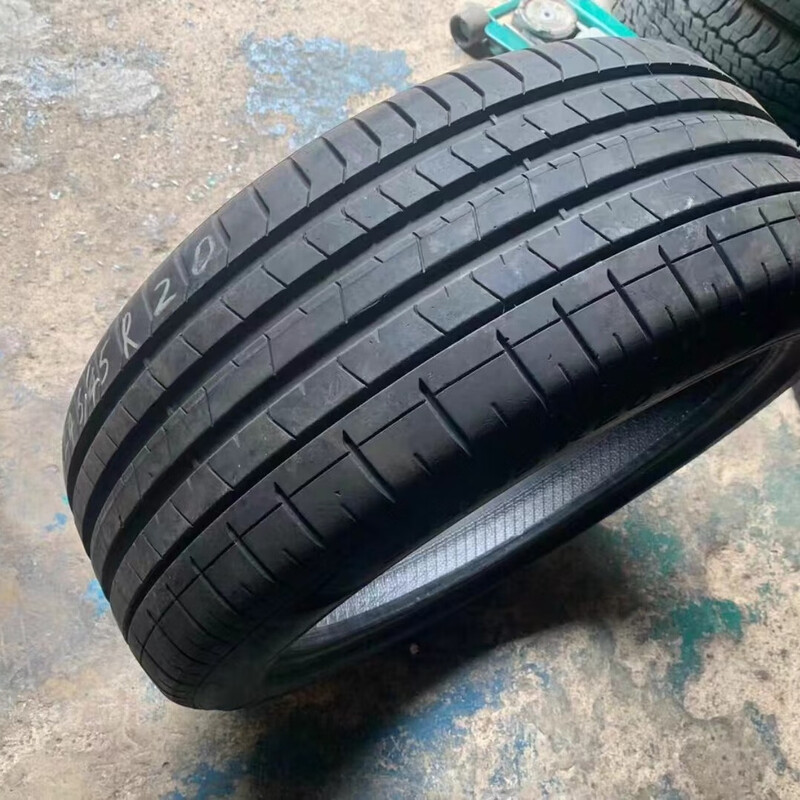 Michelin Tire 295/35R20 Car Service Agency Mercedes-Benz AMG GT4 Porsche 911 Panamera 295/35R20 Michelin