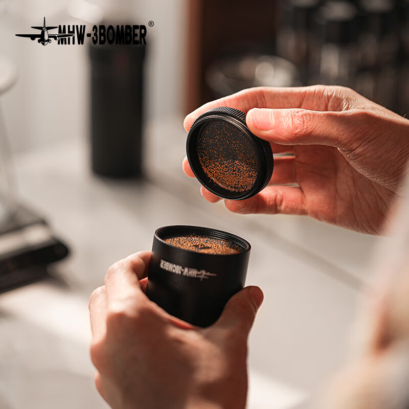 MHW-3BOMBER bomber hand grinder sharp blade R3 manual external coffee bean portable grinder coffee grinder grinds evenly sharp blade R3 grinder black