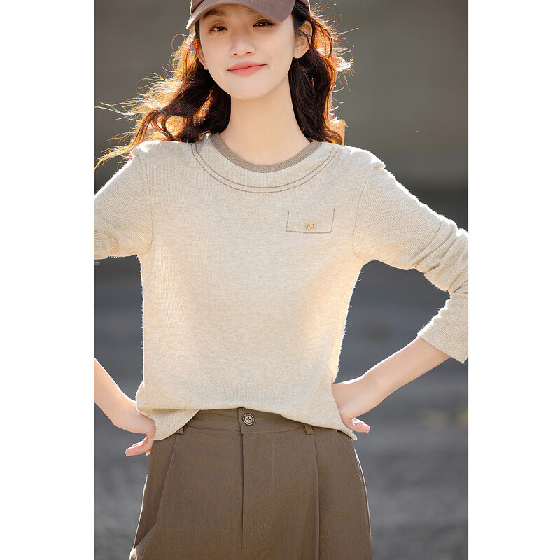 Demana goes out in seconds to match the spring style simple style embroidered metal logo decoration comfortable hidden flesh long-sleeved women's T-shirt