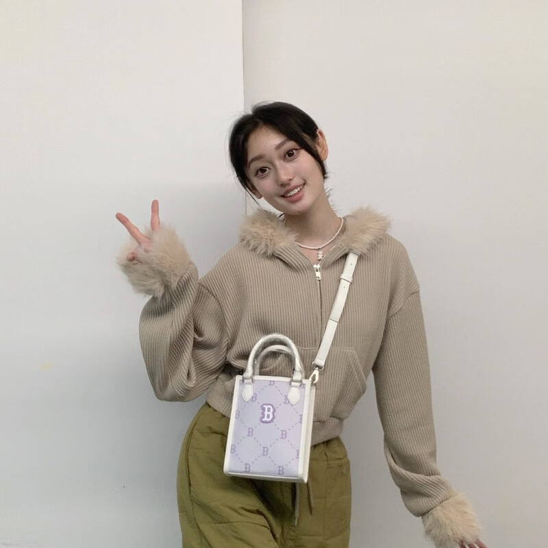 MLB men's and women's steel stamped retro presbyopia mobile phone bag crossbody bag mobile phone bag most classic black 7ACRMD35N