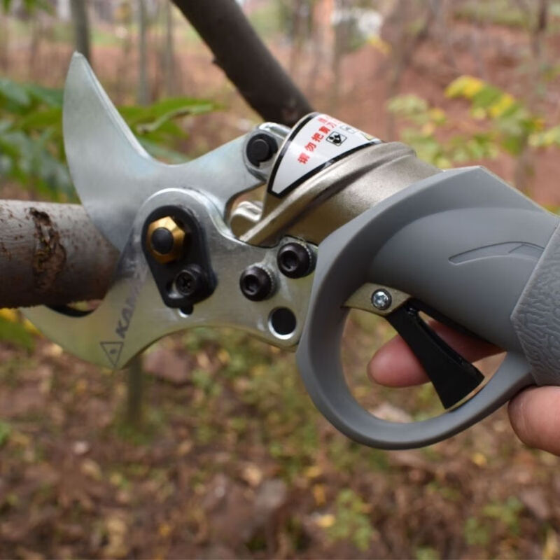 Shuchang Kamaz electric pruning shears high-power lithium battery alloy blade full copper multi-functional strong safety fully automatic Kamaz 3 cm two batteries one charge