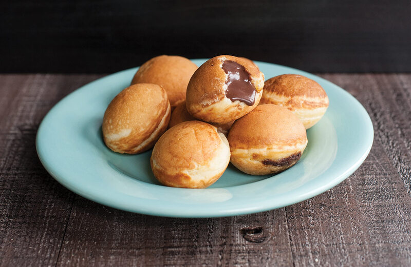 Nordic Ware Danish Waffle Skillet 7-hole cast aluminum nonstick pan Breakfast Lunch Dinner Multipurpose Made in the USA