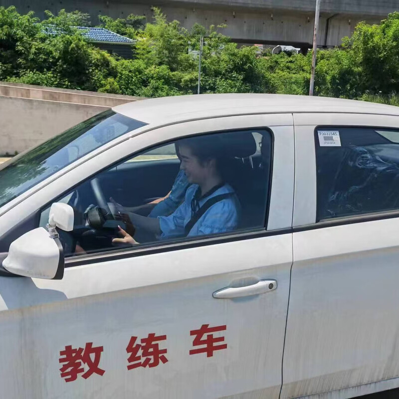 Testing Wuhan Blue Shield Driving School’s automatic transmission for one person and one car