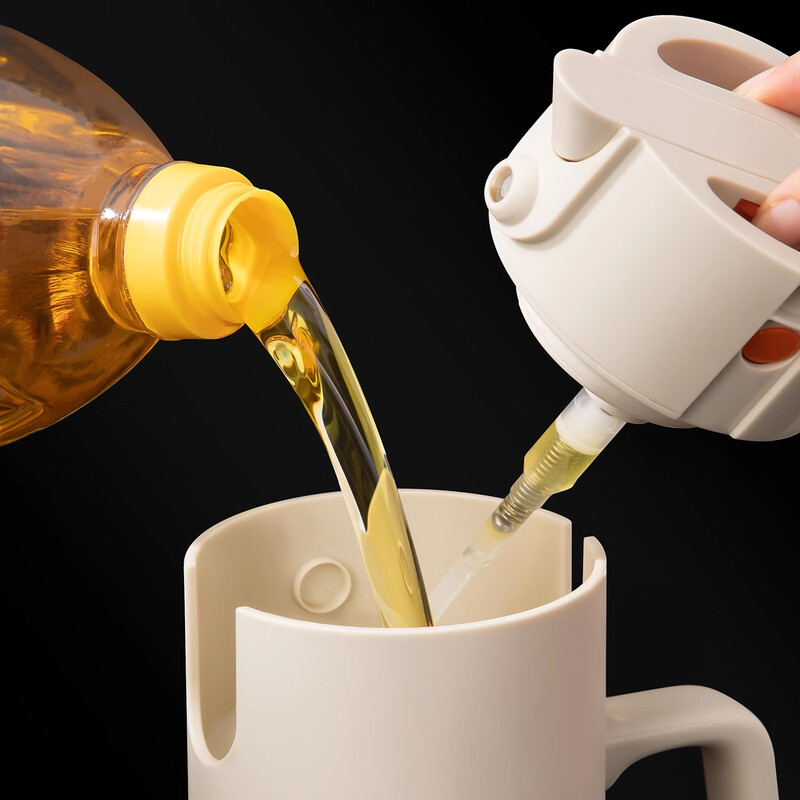 Zhifan Japanese oil bottle spray and pour dual-use oil spray bottle kitchen household oil bottle without oil atomization two-in-one oil tank food grade off-white 1 pack spray and pour dual-use 500ml