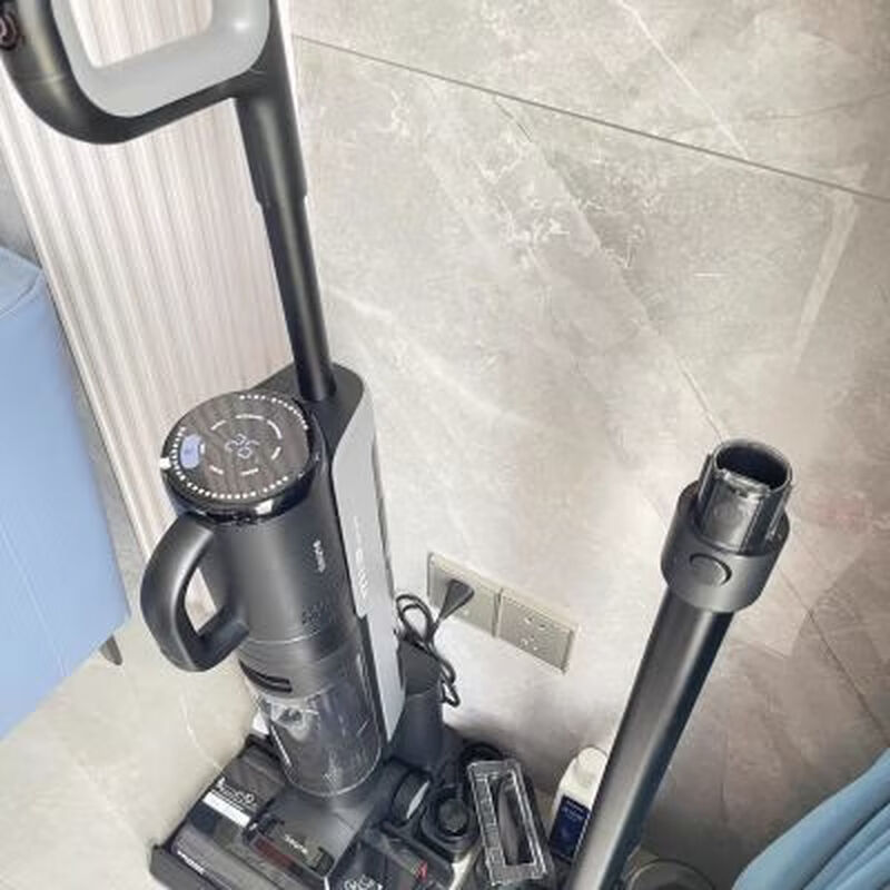 Chui Mi Wireless Floor Scrubber is a household smart cleaning multi-function mopping and washing all-in-one sterilization brand new all-in-one floor scrubber Chui Mi Wireless Floor Scrubber is a household smart cleaning multi-function