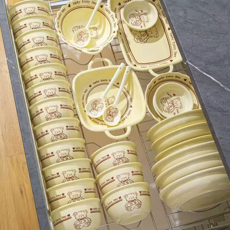 The most popular style on the Internet. Cute little bear bowl and plate set for home use for 1 person. Ceramic dishes, bowls and chopsticks for couples. Little lazy bear 3-piece set for 1 person. Recommended for dormitories.