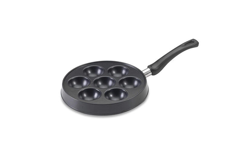 Nordic Ware Danish Waffle Skillet 7-hole cast aluminum nonstick pan Breakfast Lunch Dinner Multipurpose Made in the USA