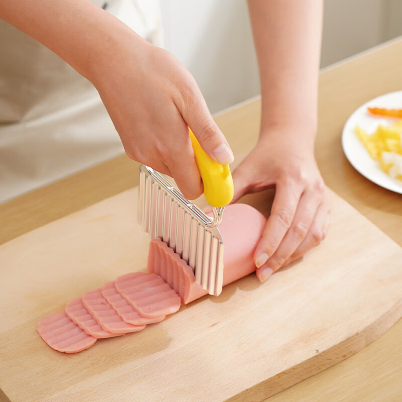 Home Story (KATEI STORY) Japanese Wolf Tooth Potato Knife Corrugated Knife Stainless Steel Cutting Potato Slices Wave Knife Vegetable Cutting Artifact Potato Fries Knife Corrugated Potato Knife (With Silicone Cover) Green