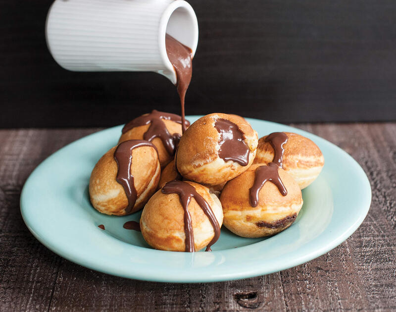 Nordic Ware Danish Waffle Skillet 7-hole cast aluminum nonstick pan Breakfast Lunch Dinner Multipurpose Made in the USA