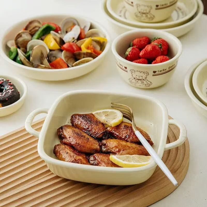 The most popular style on the Internet. Cute little bear bowl and plate set for home use for 1 person. Ceramic dishes, bowls and chopsticks for couples. Little lazy bear 3-piece set for 1 person. Recommended for dormitories.