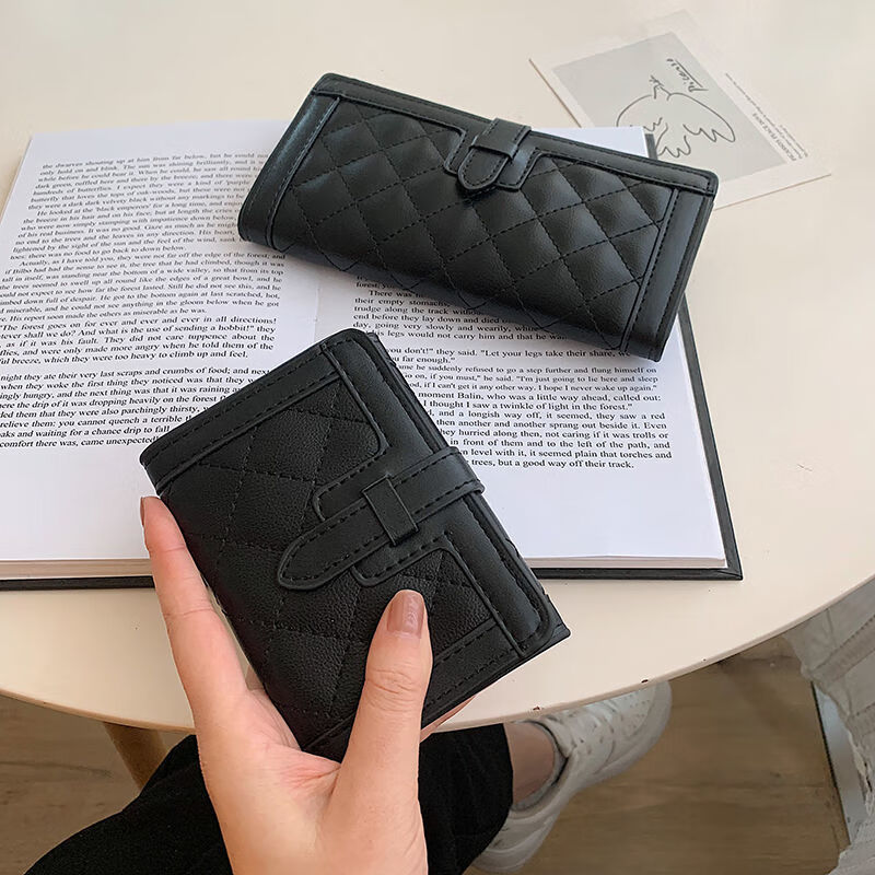Kangaroo wallet women's short 2025 new Internet celebrity retro rhombus simple light luxury coin purse folding long wallet short black