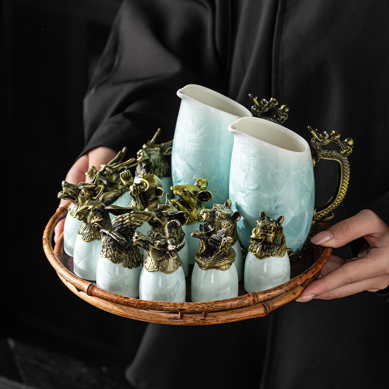 Fat Donglai's same style wine set, high-end ceramic white wine cup, wine divider, gift box, twelve zodiac wine glasses, light luxury, crystal base, double wine divider, twelve zodiac wine set (