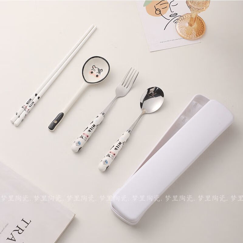 Qinkai girly heart, good-looking chopsticks, spoon and fork set, cute tableware, strawberry ceramic spoon, chopsticks, portable tableware, cow four-piece set, high-quality pottery, portable storage box