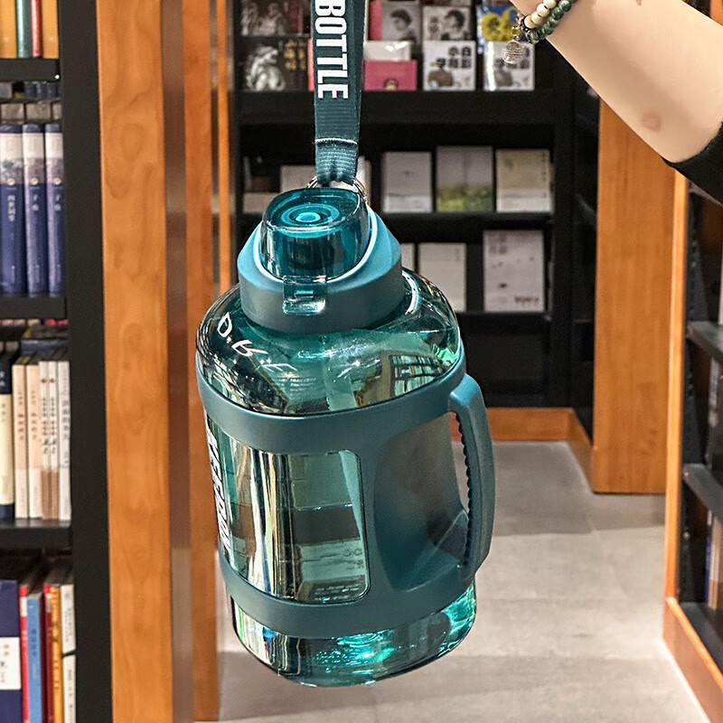 Qinkai summer large-capacity kettle sports fitness bucket belt straw men and women portable adult high-temperature water cup dark green ton bucket large capacity 2000ml cup