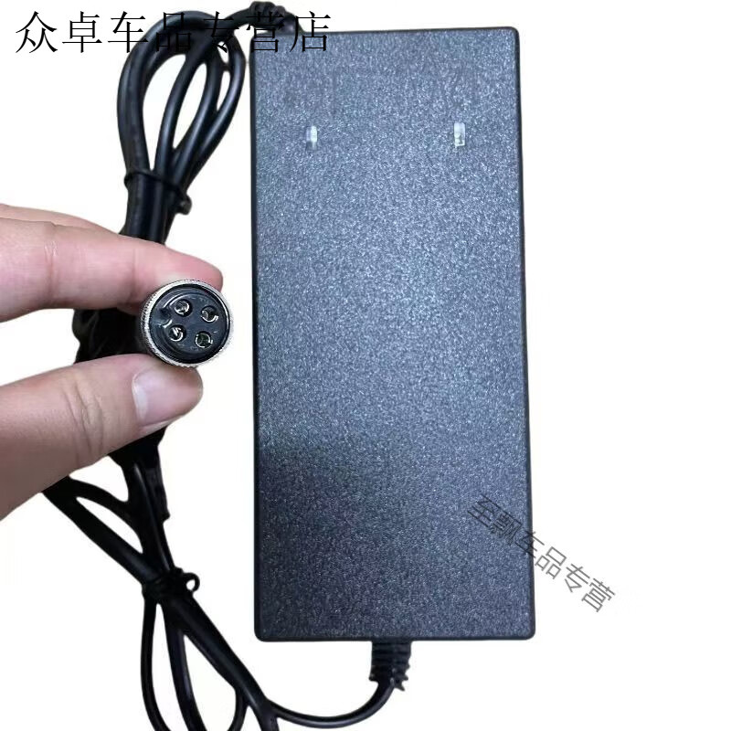 After the trip, universal 12V24 volt diesel car emergency starting power charger 12v16 volt strong start power bank ignition charging 12 o'clock 6v large hole 16 o'clock 8v small hole 3a