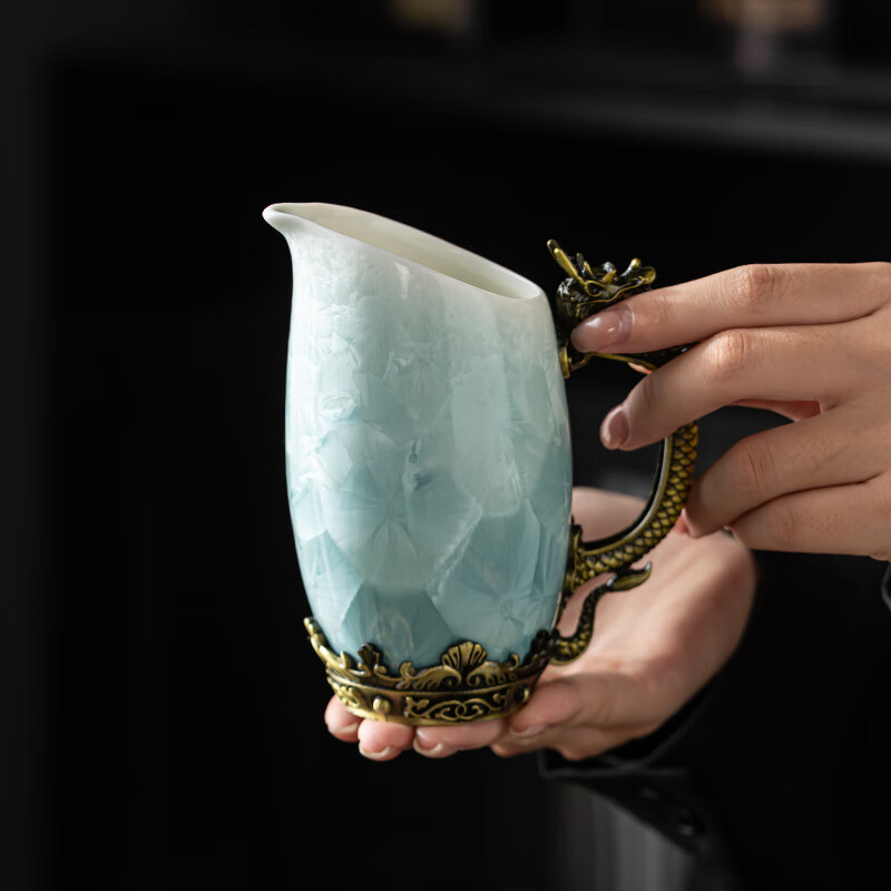 Fat Donglai's same style wine set, high-end ceramic white wine cup, wine divider, gift box, twelve zodiac wine glasses, light luxury, crystal base, double wine divider, twelve zodiac wine set (